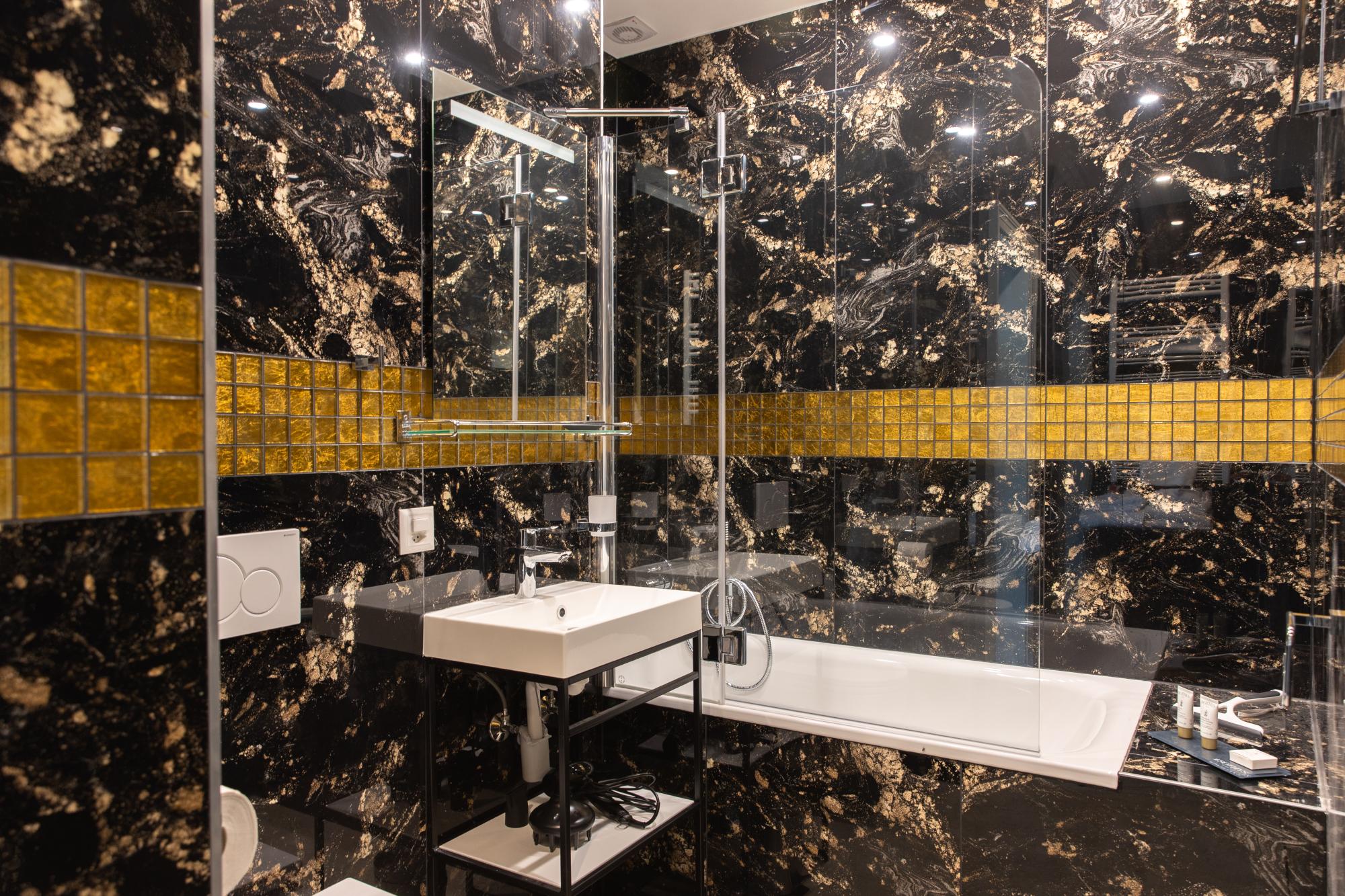 MARNAND-Chatelet appt Louis XVI bathroom