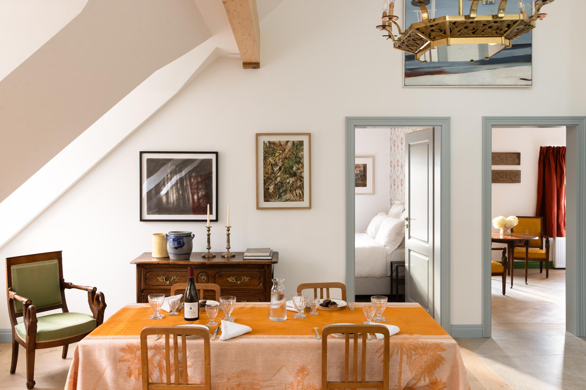 MARNAND-Chatelet grand appartement salle a manger
