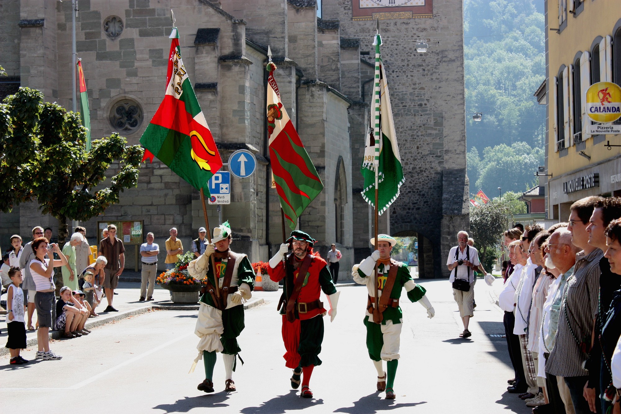 Moudon_Abbayes_2018_uniformes-de-laine-Cortège.jpg