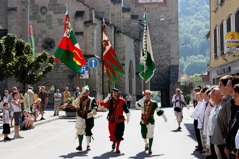 Moudon_Abbayes_2018_uniformes-de-laine-Cort&egrave;ge.jpg