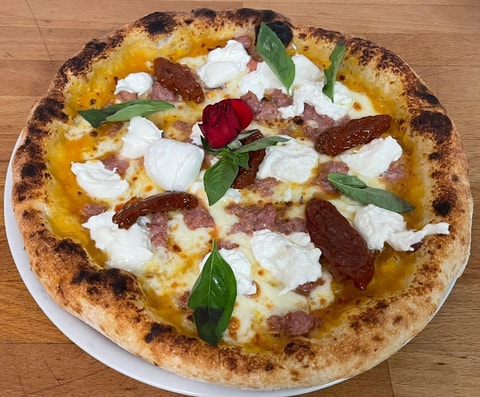 Moudon_Vesuvio Pizza_plat_2026_c-Vesuvio.jpg