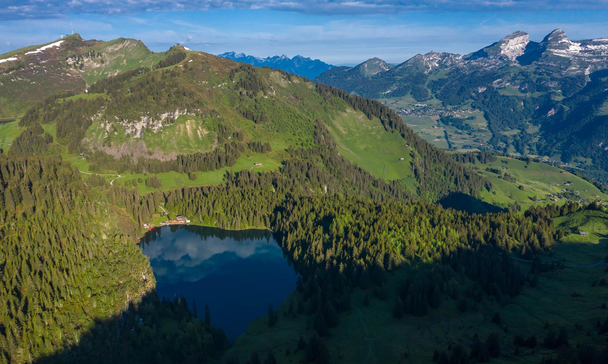 Où se rafraîchir à Villars et Ollon ? Lacs, ruisseaux et piscines pour échapper à la chaleur estivale