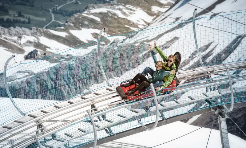 What can you do at Glacier 3000 in the summer?