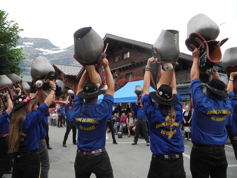 Die Glockenläuter-Gruppe aus den Ormonts bei „Diables en Fête“.