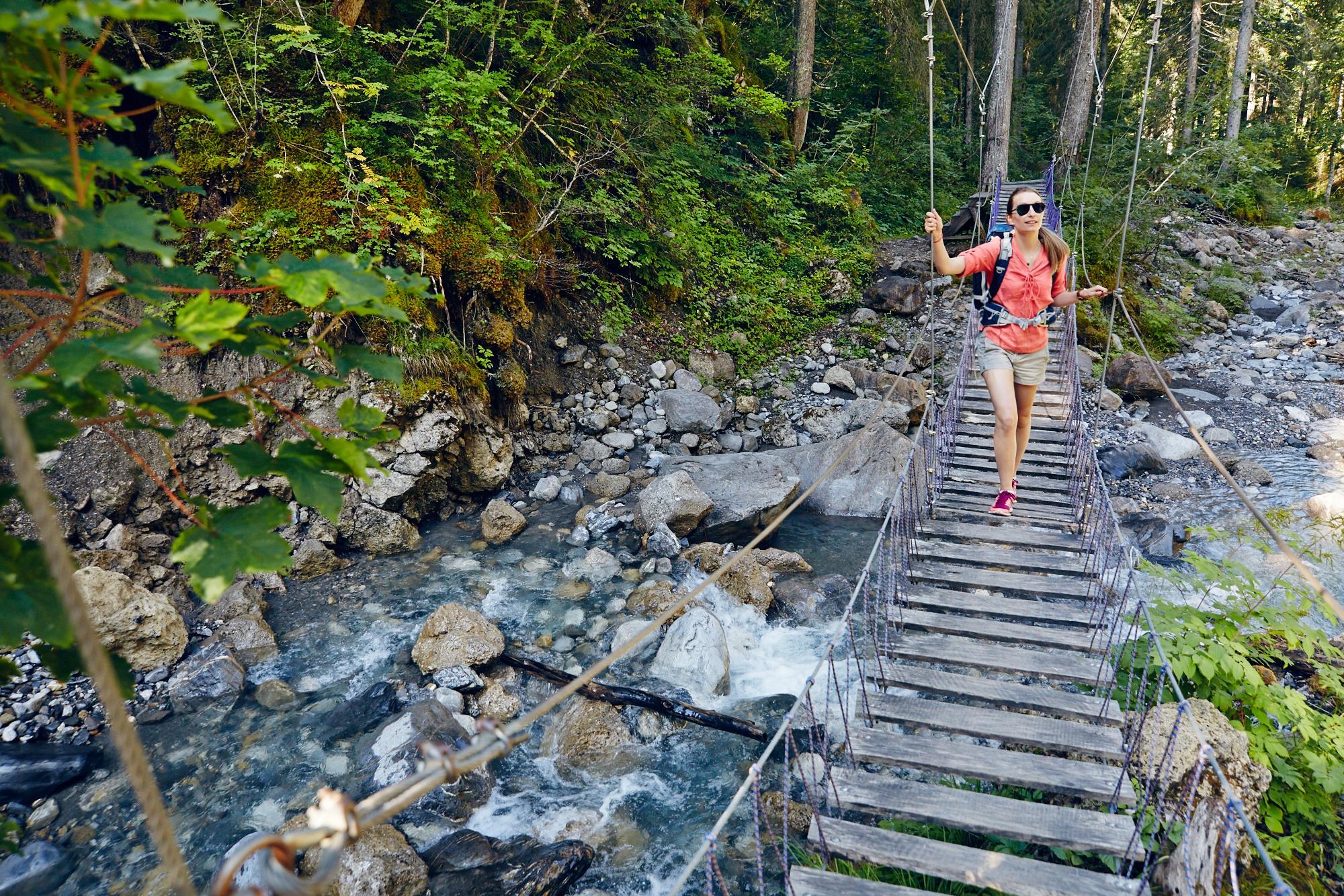 Passerelle sur le Dar