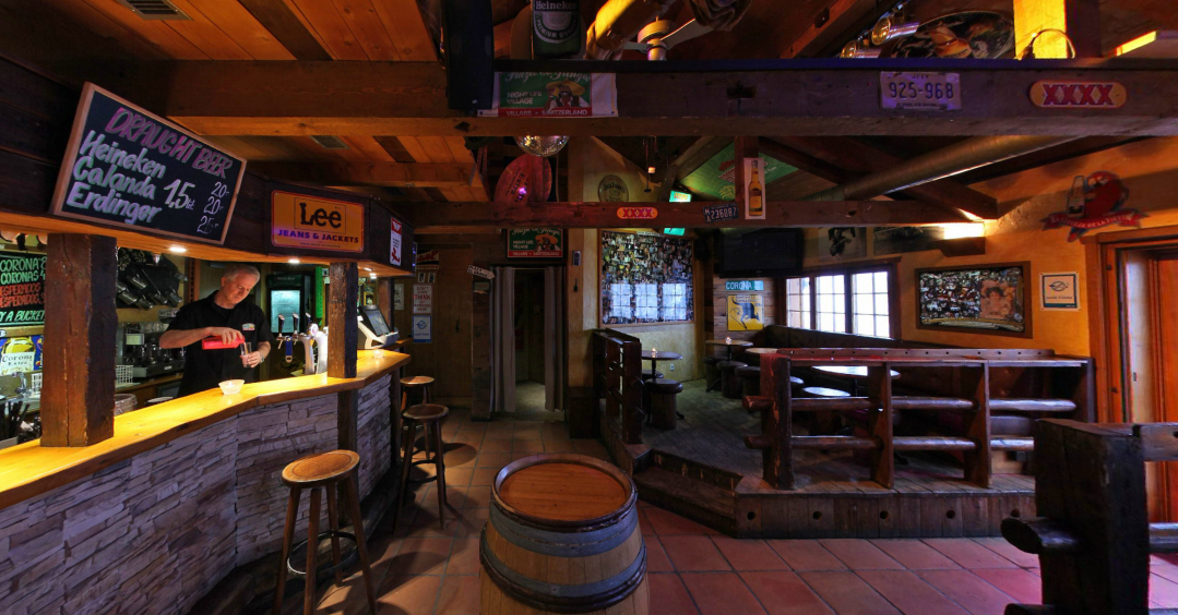 Charlie's Bar