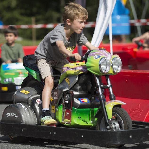 Circuit of small electric cars for children in Gryon Parc