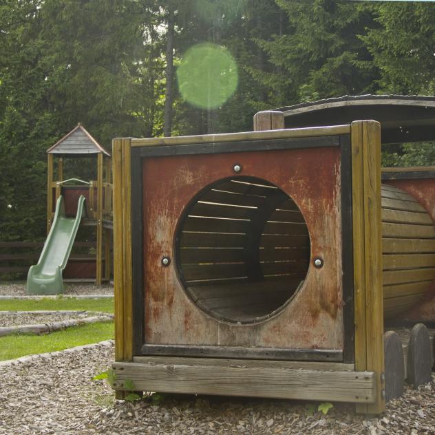 Playground and pic-nic area of the "réservoir"