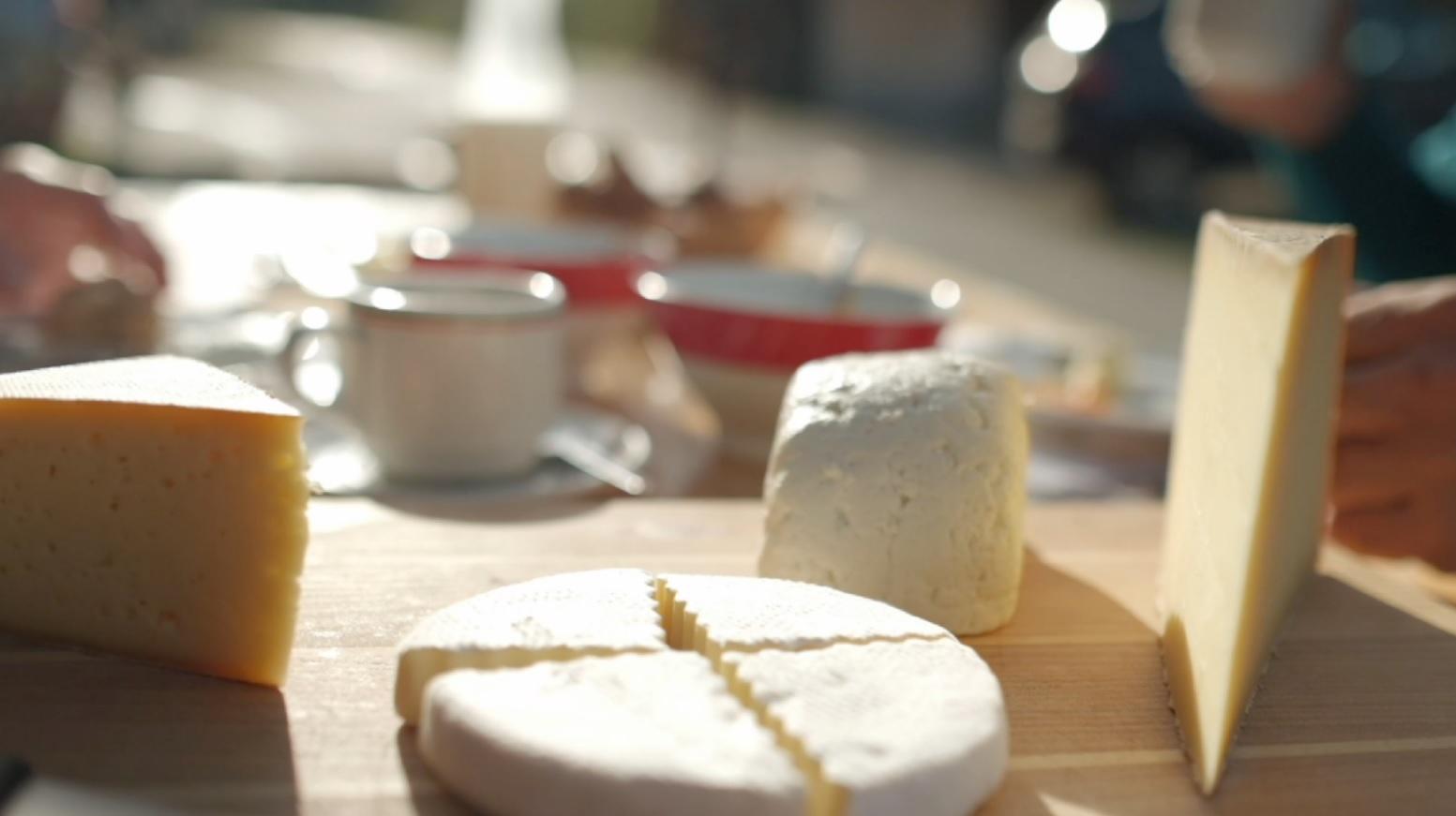 Produits de la ferme lors du petit-déjeuner à l'alpage du col de la croix