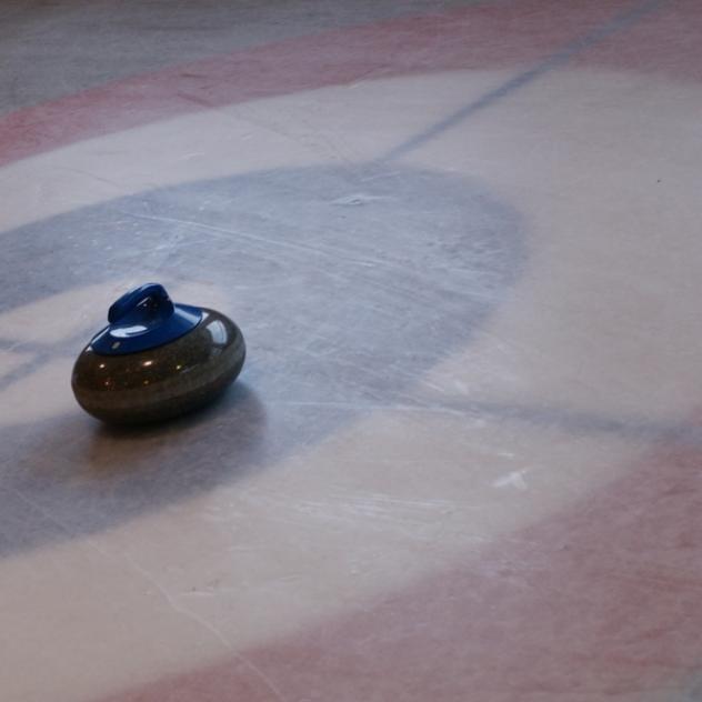 Introduction to curling at the Gryon outdoor ice rink