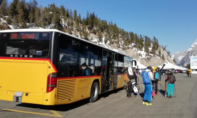 Car Postal - Les Diablerets (Col du Pillon) - hiver - M. Piron