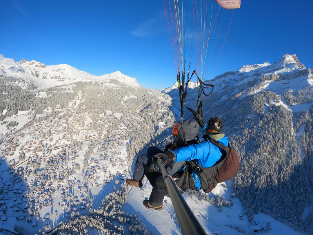 Vol en parapente au départ des Diablerets