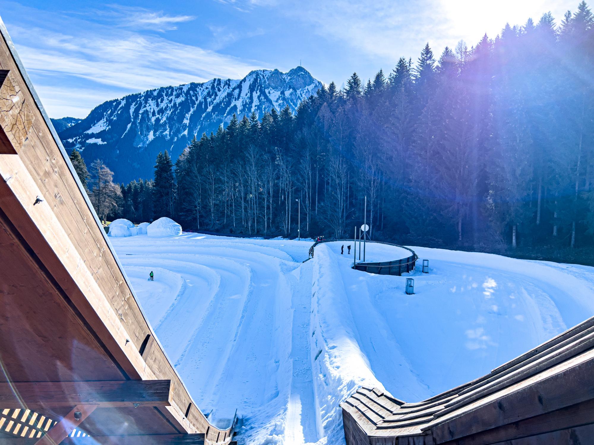 Auf der Spitze des 5-Meter-Turms, ein kurzer Moment des Zögerns! 