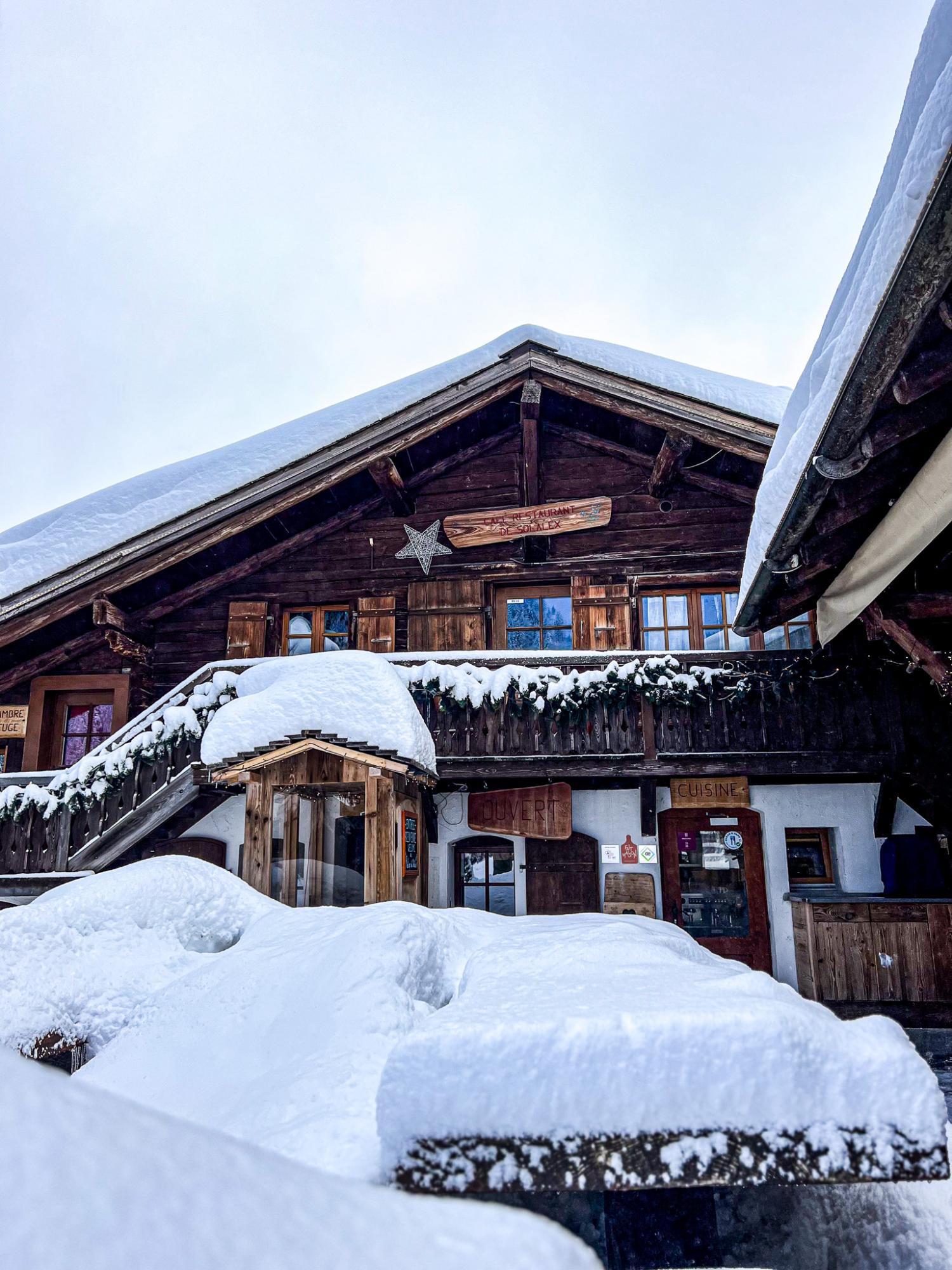 Die Hütte unter dem Schnee