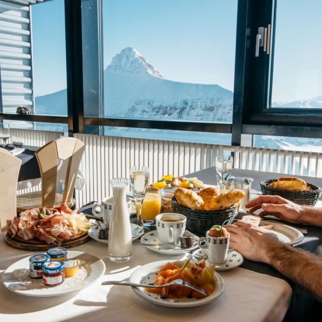 Your Peak Brunch moment at Glacier 3000