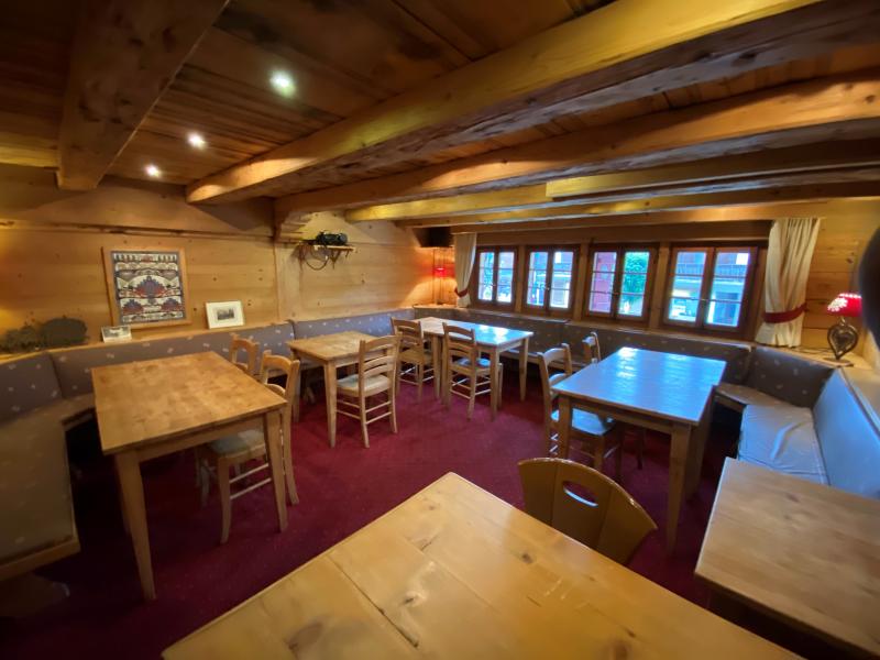 Hotel restaurant