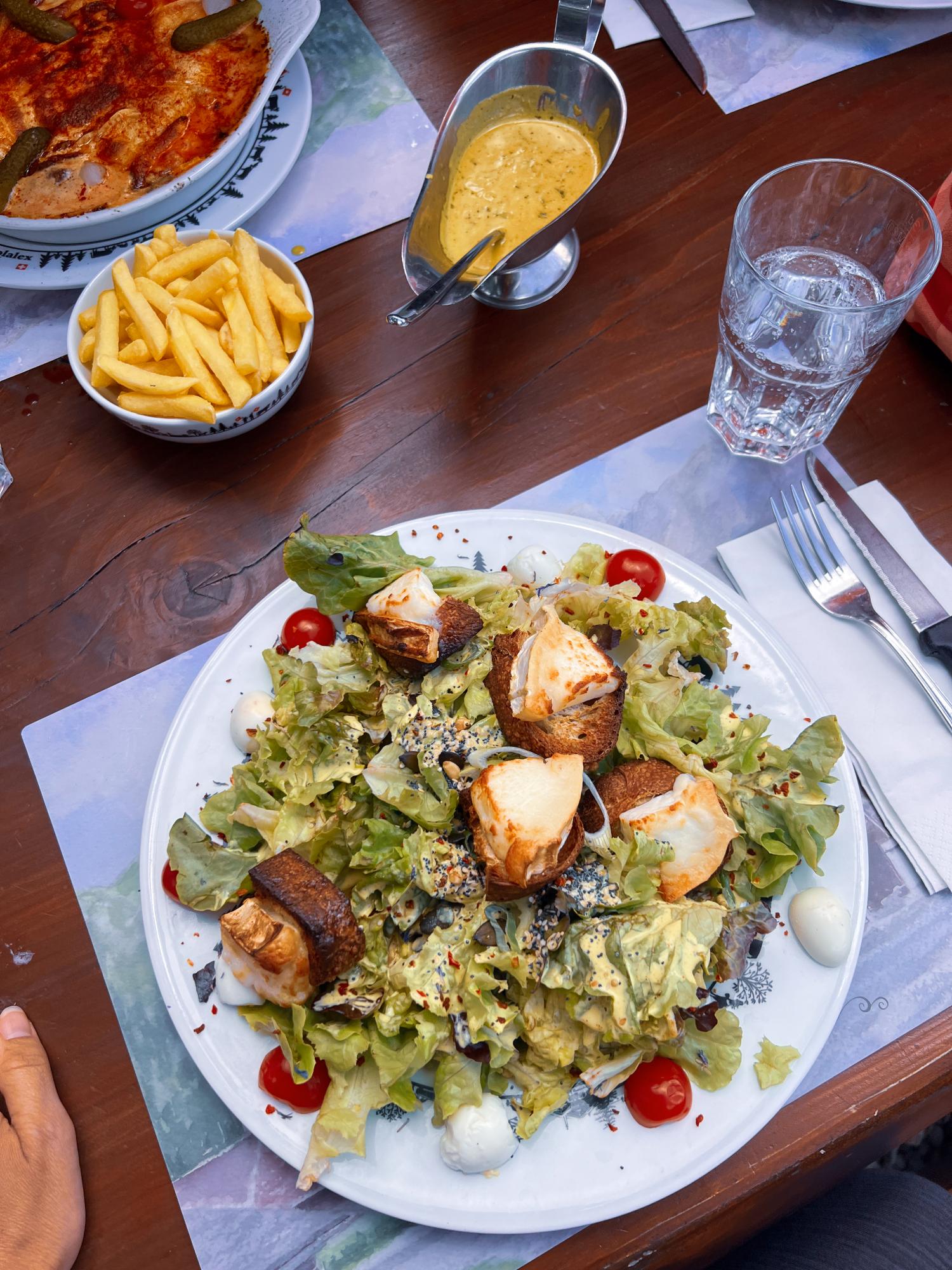 Gourmet meal at the Refuge de Solalex with a delicious salad with warm goat's cheese.