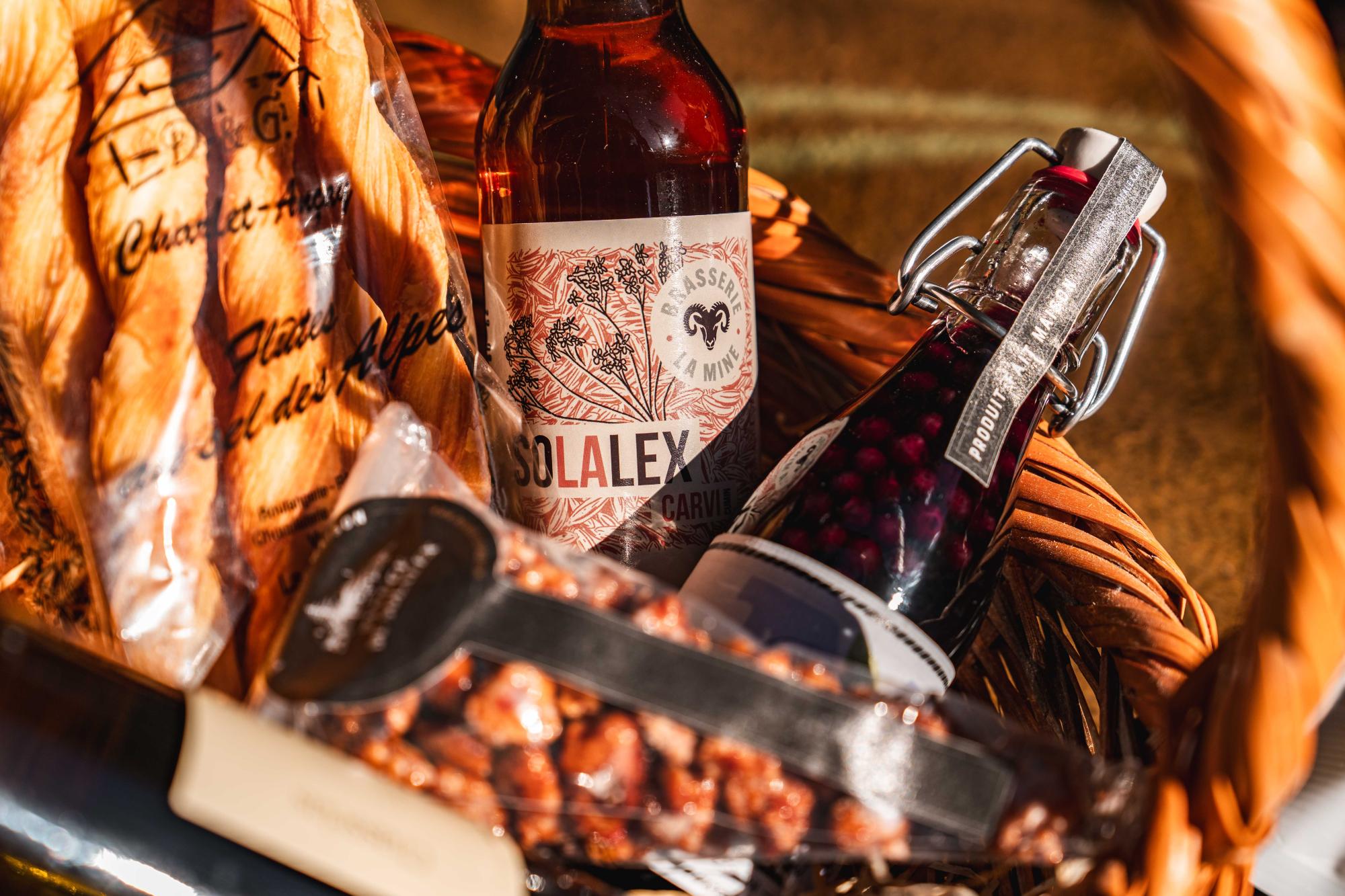 Panier rempli de produits locaux