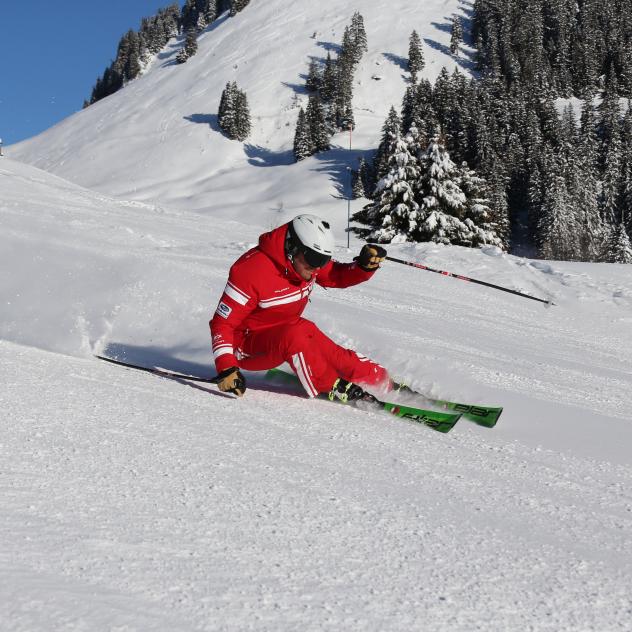 Group ski & snowboard lessons with ESS Villars