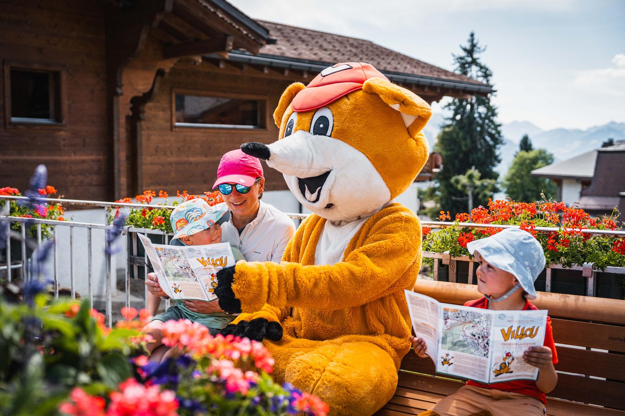 En compagnie de Villou pour débuter la chasse au trésor Villou dans le village
