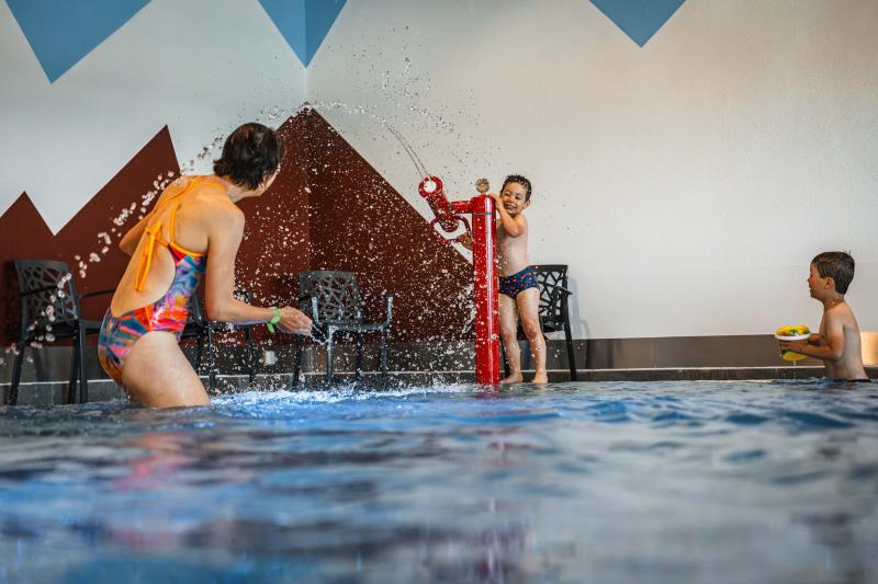 Piscine de Villars - bassin ludique - Famille