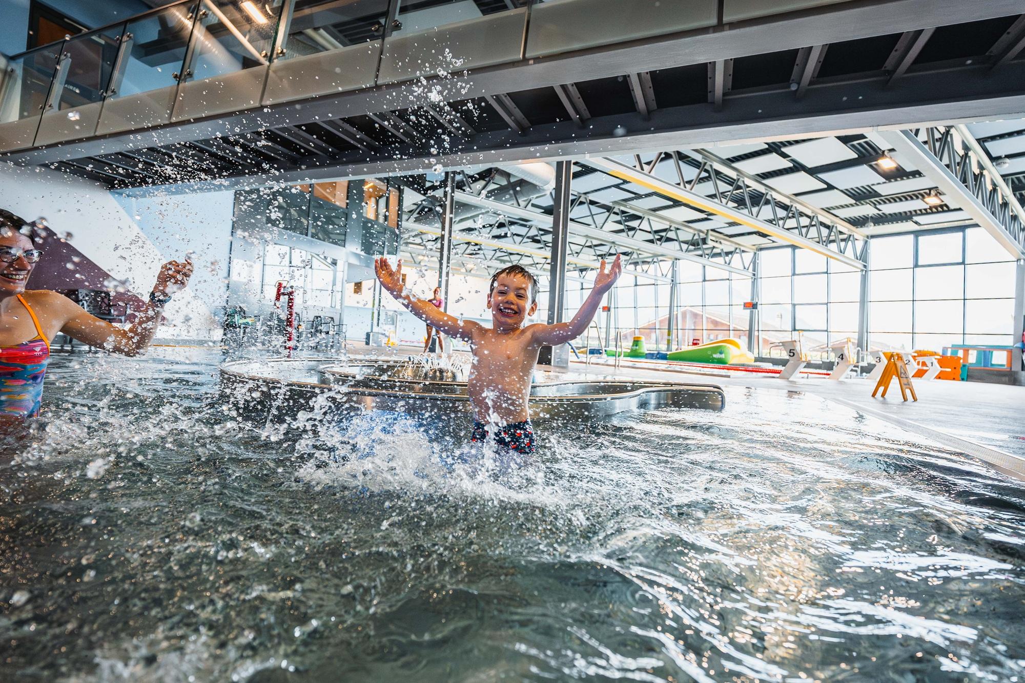 Piscine de Villars - bassin ludique - Famille