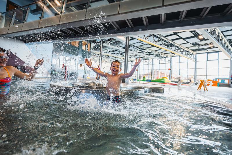 Piscine de Villars - bassin ludique - Famille