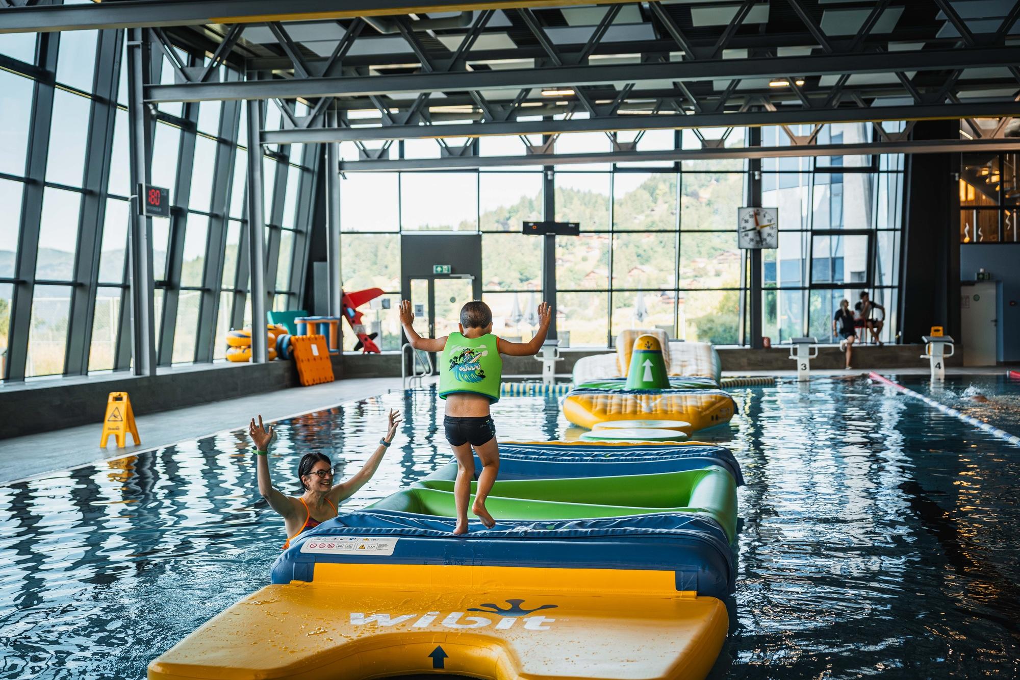 Piscine de Villars - jeux wibit - Famille