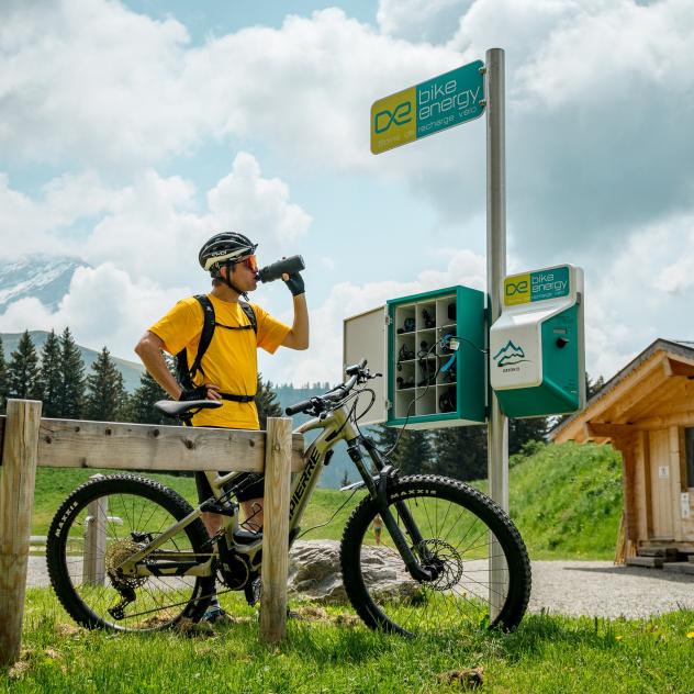 E-Bike-Ladestation - Neben dem Lac de Frience