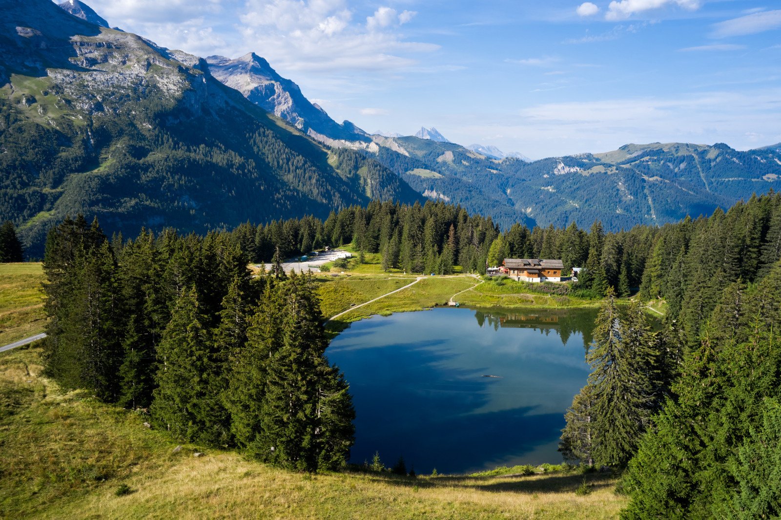 Lac Retaud is an ideal place for swimming, with a magical view of the Diablerets mountain range.