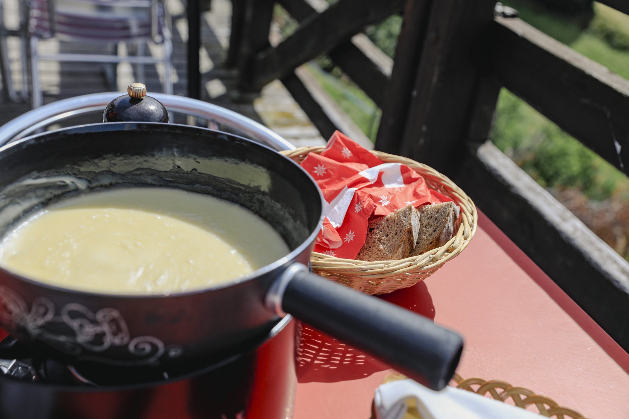 A creamy and delicious fondue: after all that effort, it's time to relax!