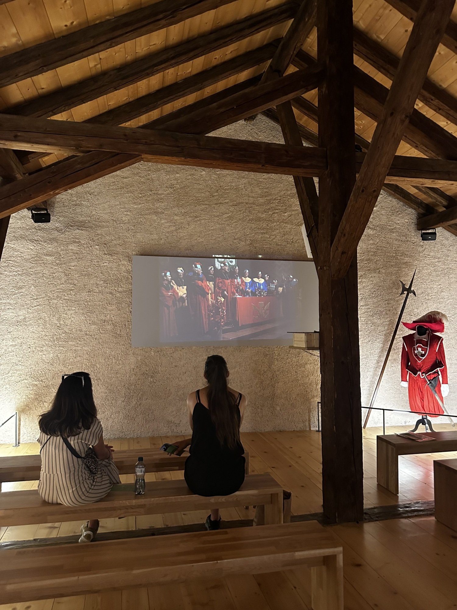 Im Dachgeschoss steht „Weine feiern“ im Mittelpunkt durch zwei audiovisuellen Shows