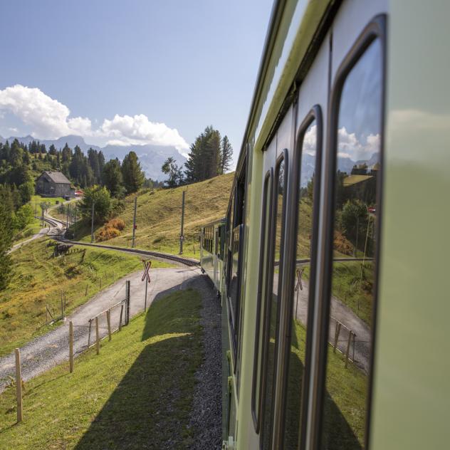 Train R74 Gryon, Chalméry - Villars train station (BVB)