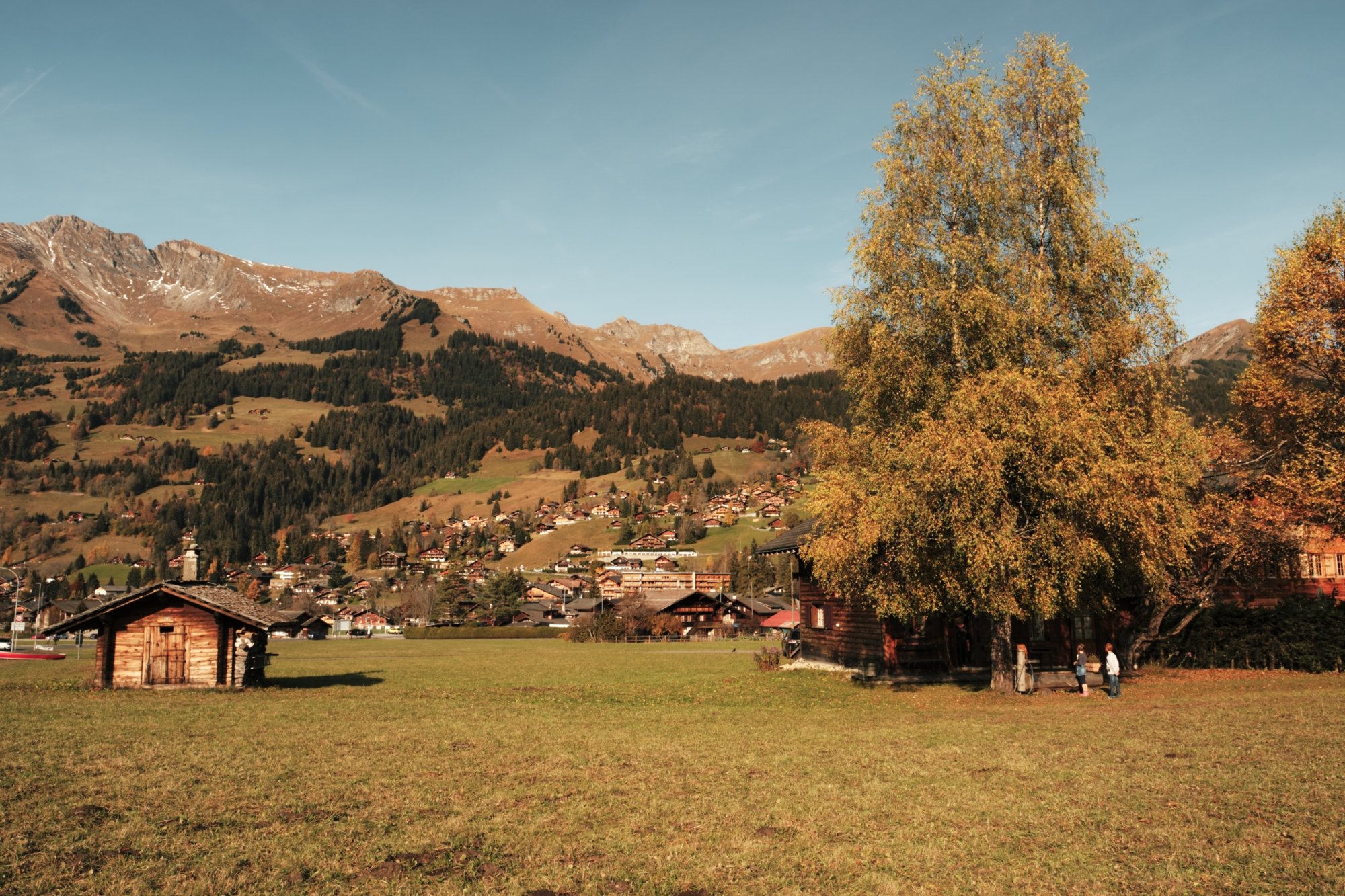 Le village des Diablerets et ses belles couleurs d'automne