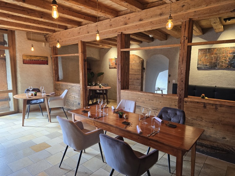 La Pinte du Paradis restaurant interior