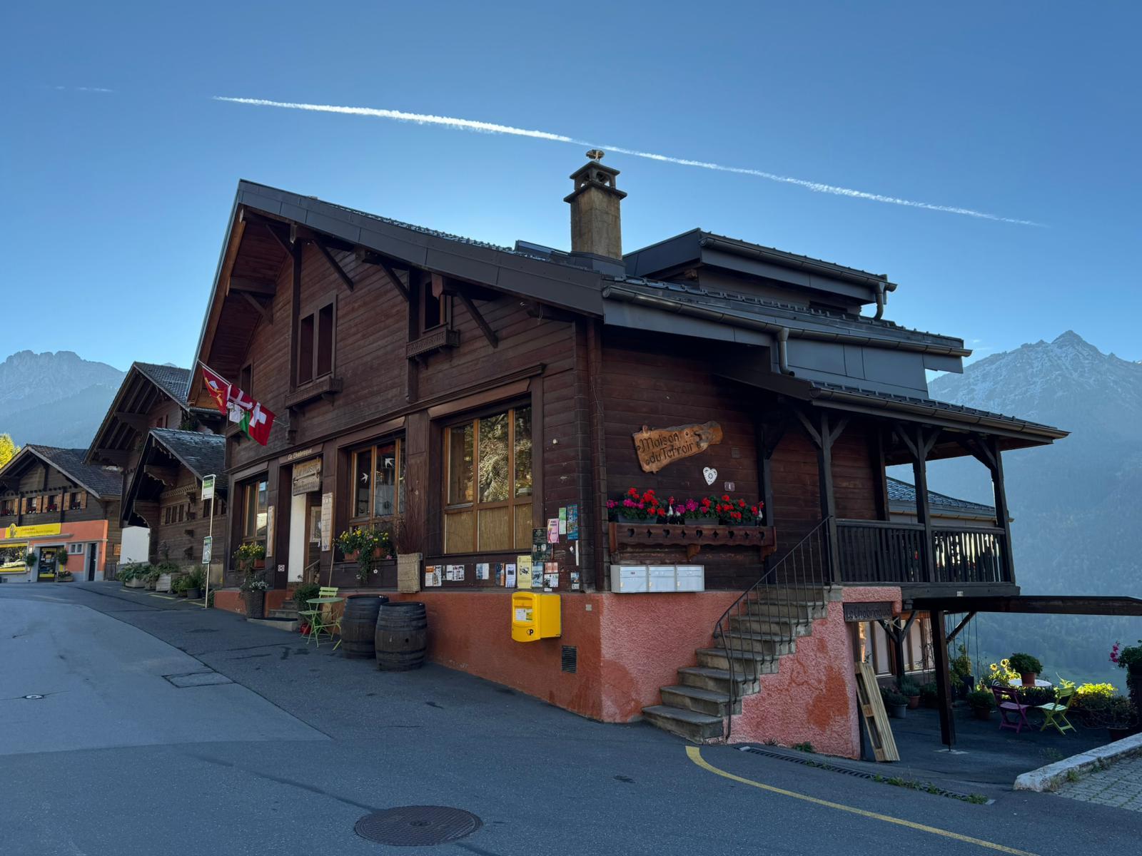 Don't hesitate to step inside the Maison du Terroir to discover local crafts!