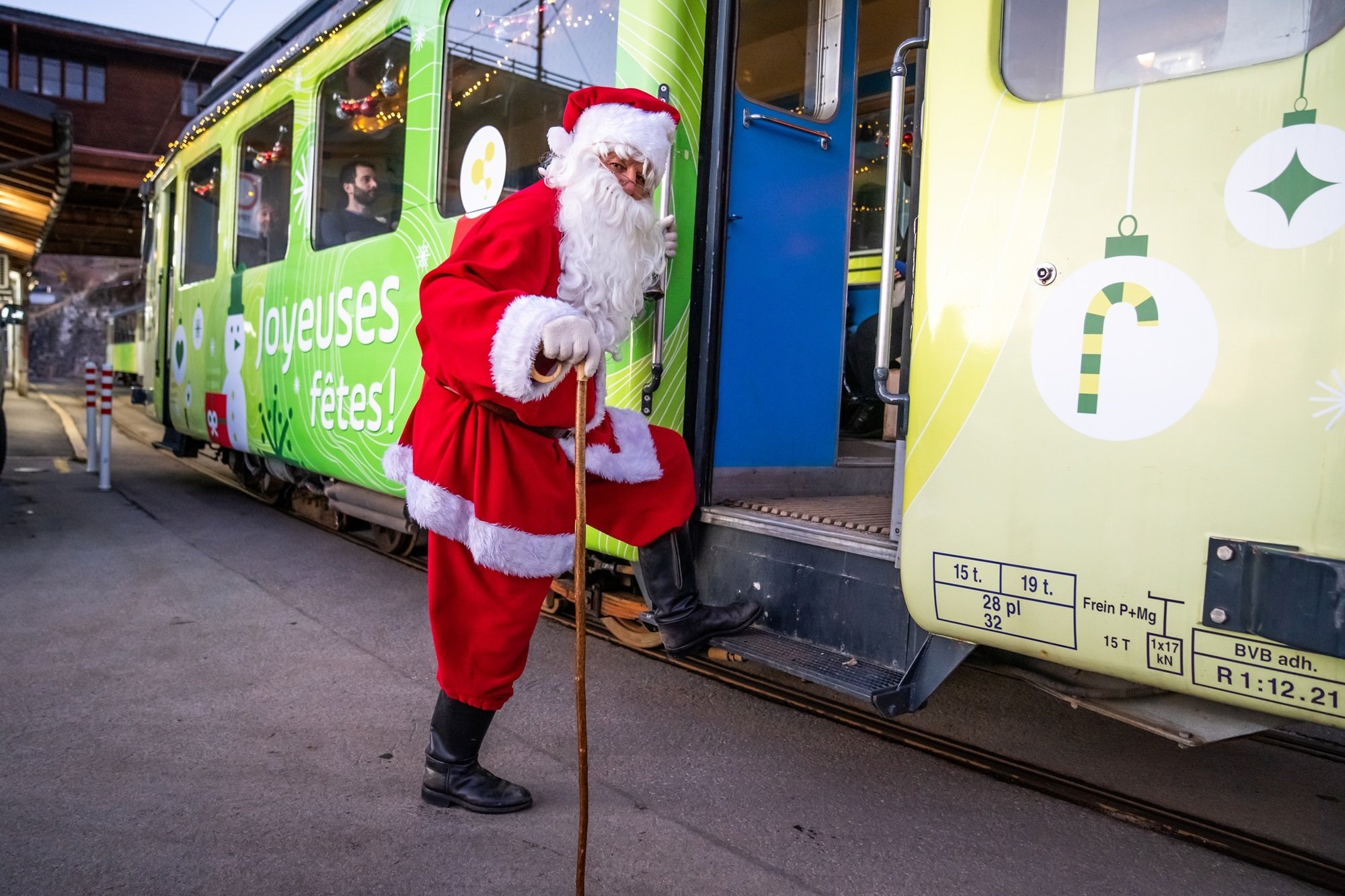 Santa Claus sets off on a magical journey on the Villars-Bretaye train