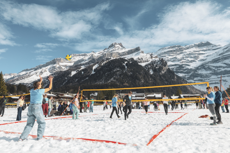 Snow volleyball in Les Diablerets