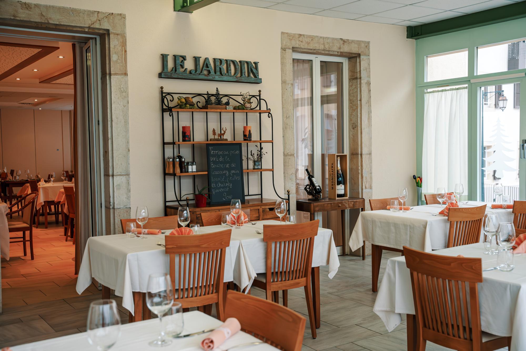 Aux 2 Sapins - resto napes blanches