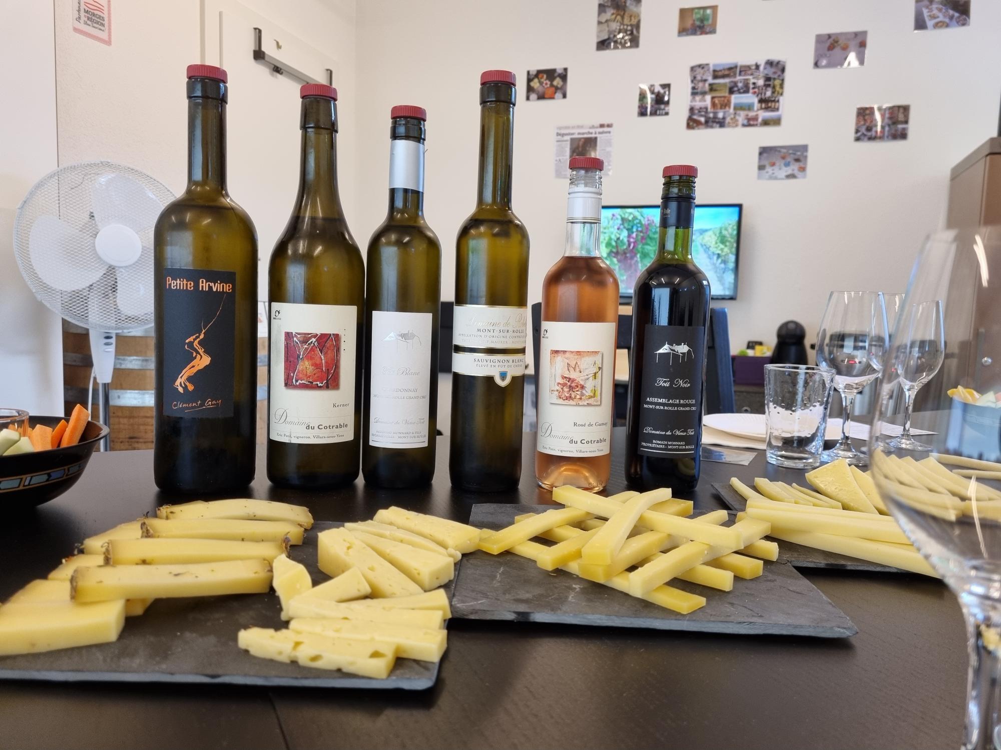 Bouteilles - fromages - Dégustation vins 2021©VinoHelp