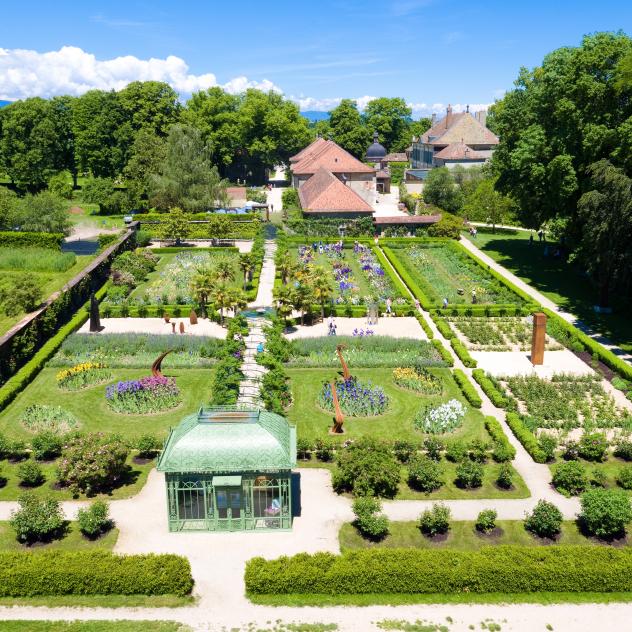 The gardens of Château Vullierens