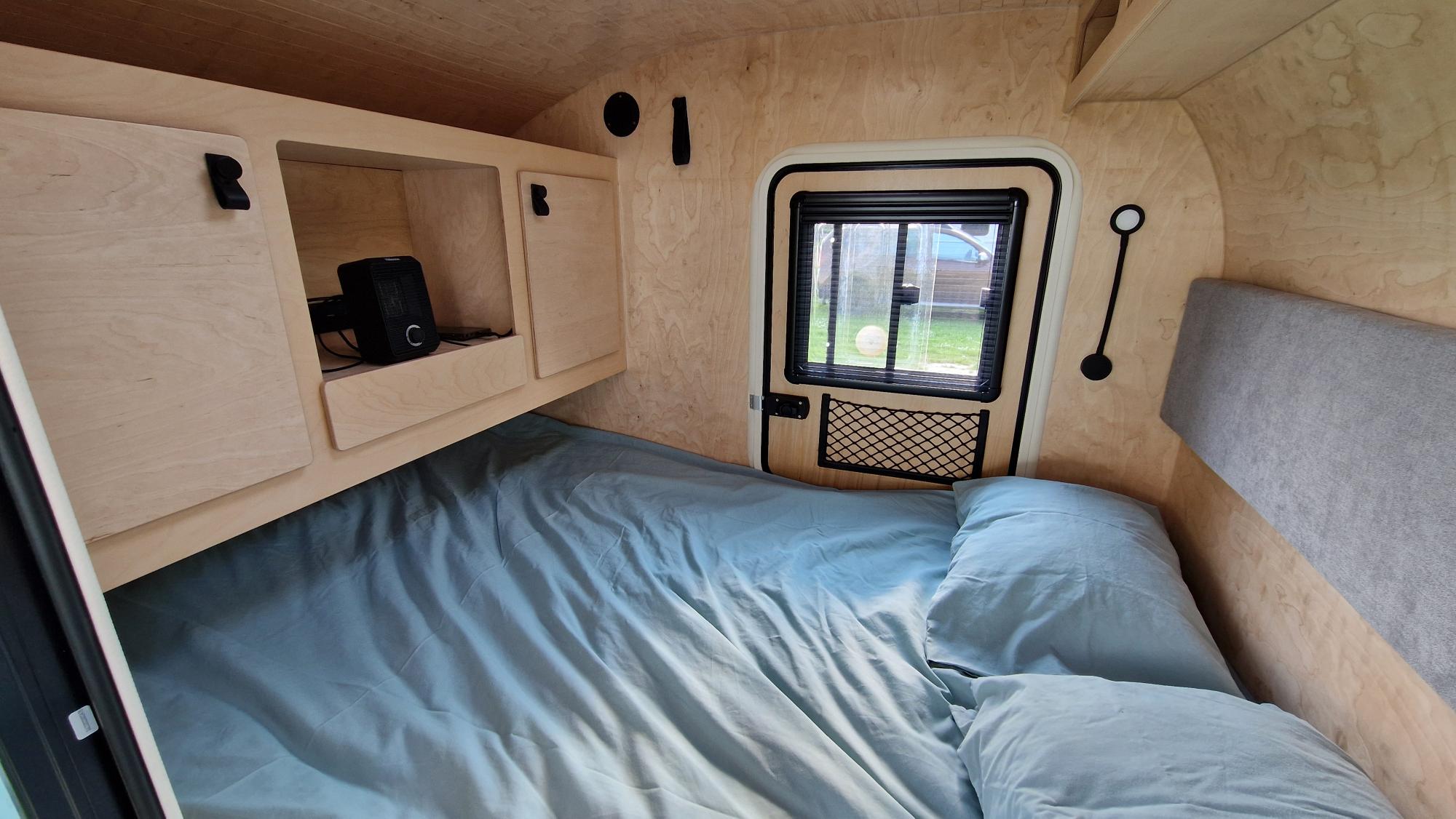 VaudCamper Sarl - teardrop lit