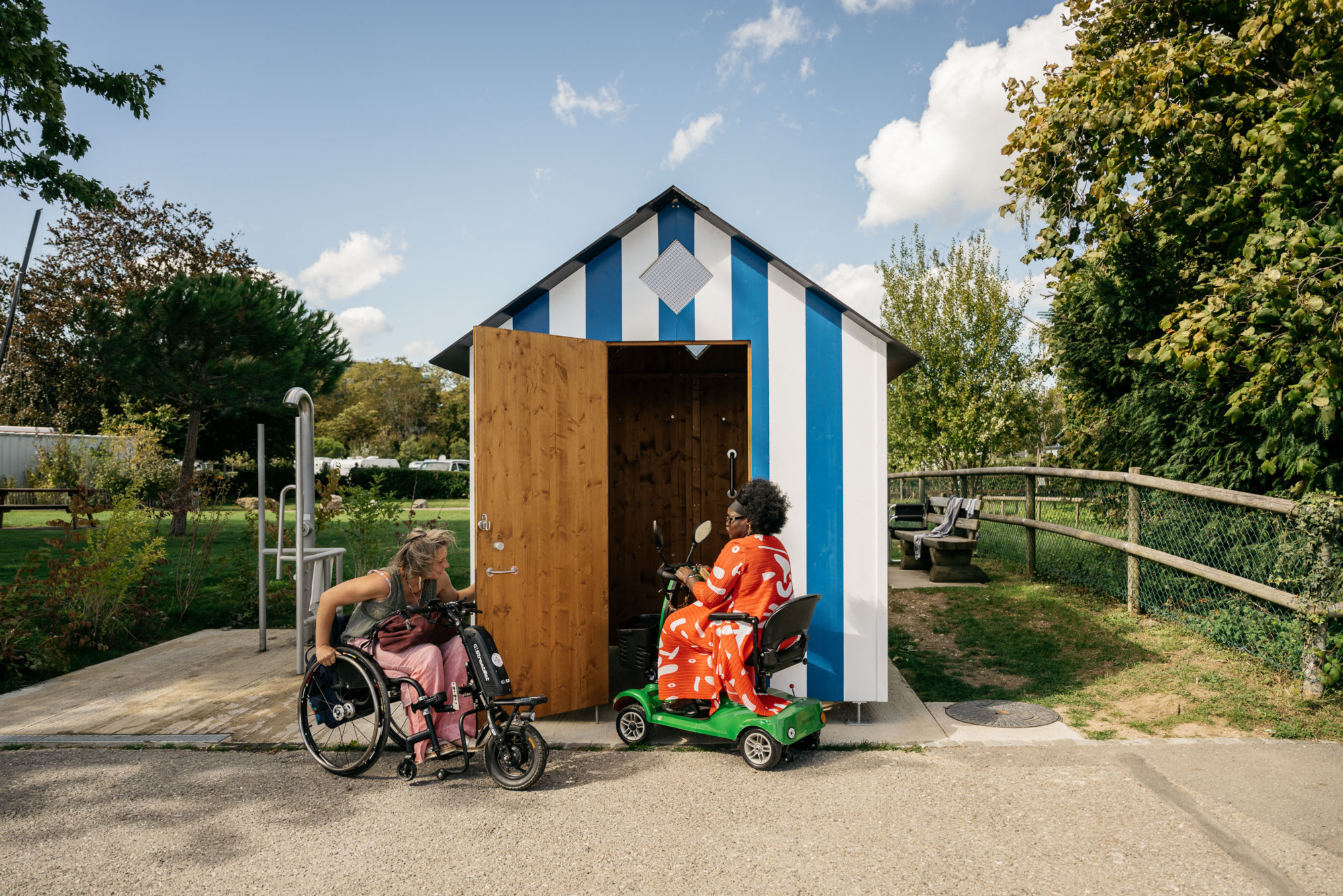 Accès lac PMR - cabine douche