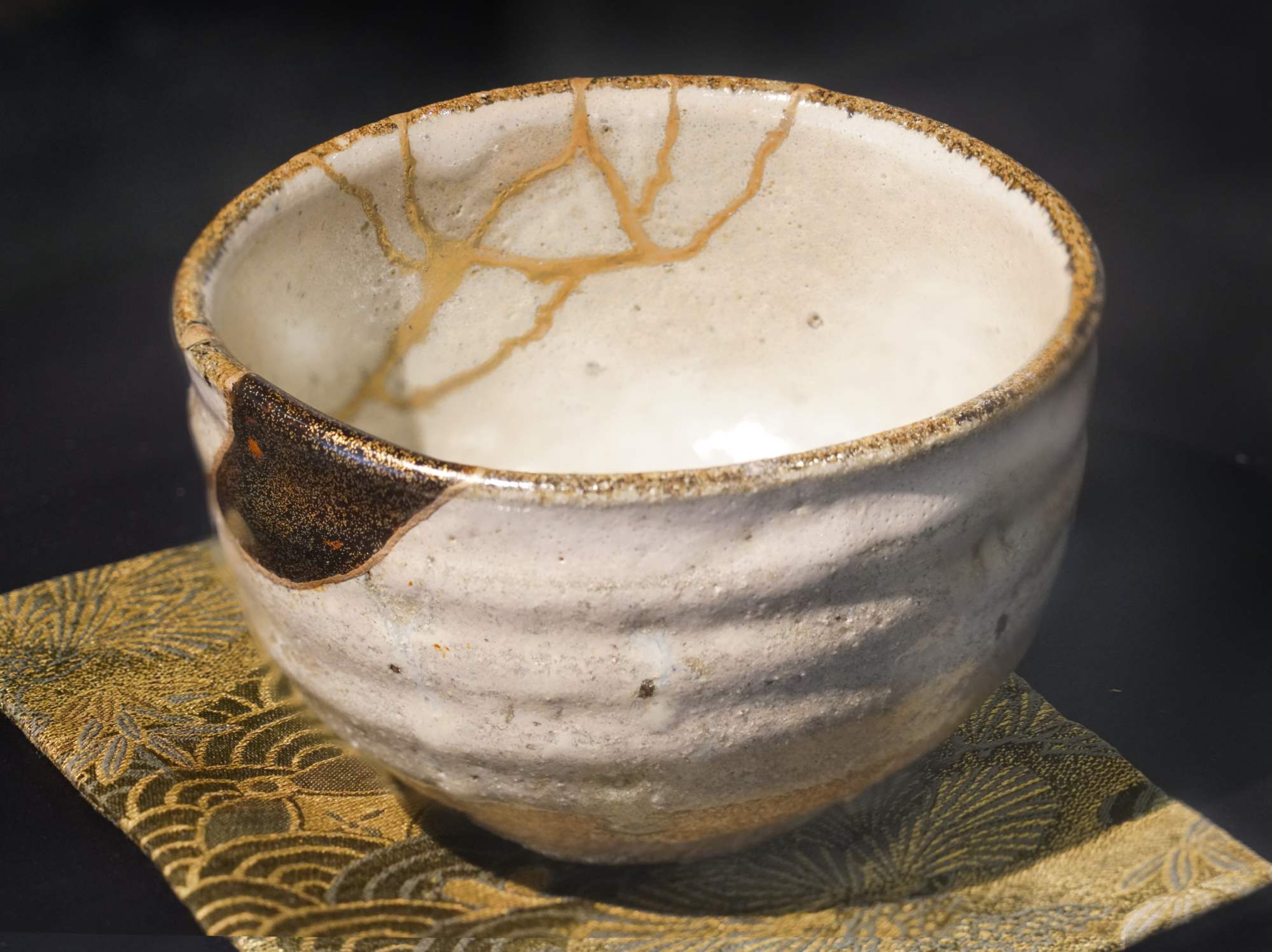 Ateliers de réparation: repair café, kintsugi, relooking pop de meubles