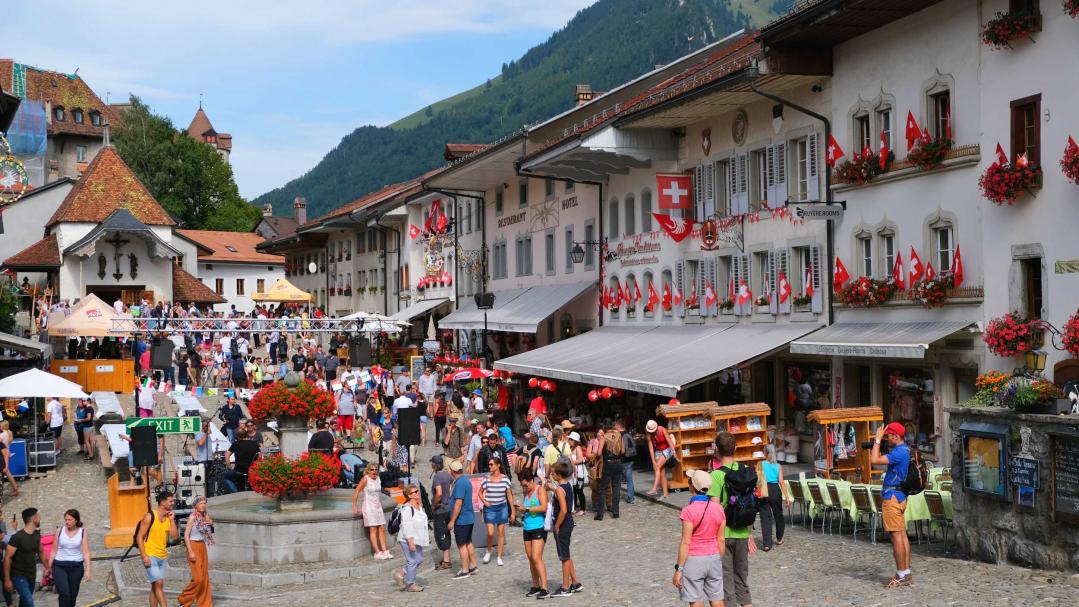 Fête nationale Gruyères - rue décorée