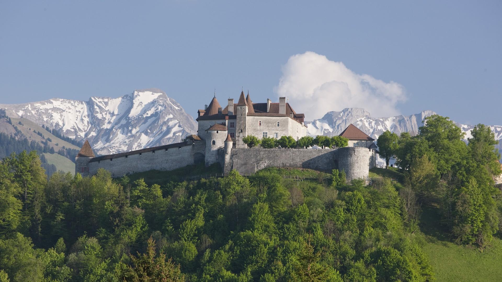 Schloss Greyerz 8 Jahrhunderte Geschichte Am Fusse Der Voralpen