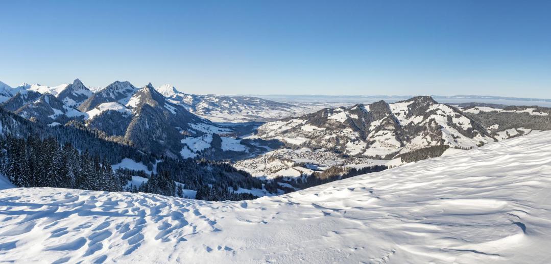 Charmey Cédez Au Charme De La Montagne