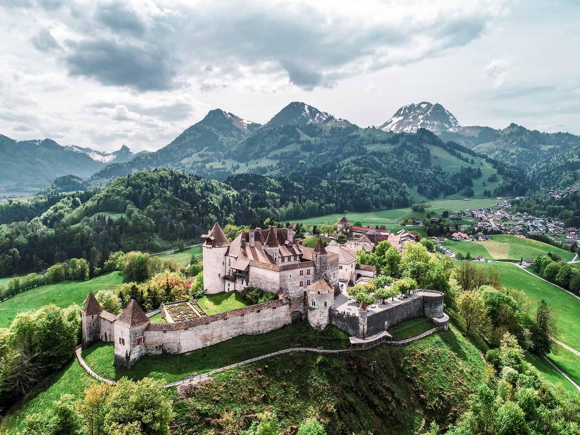 Château de Gruyères | 8 centuries of history at the foot of the ...