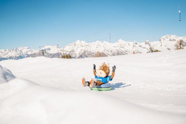 Cheesy Snowtubing Tracouet