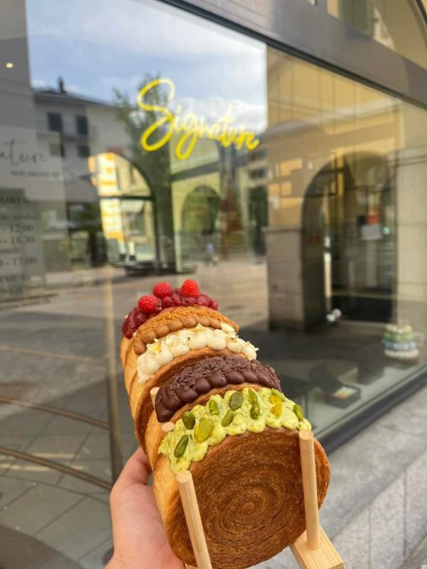 Signature Macarons 3